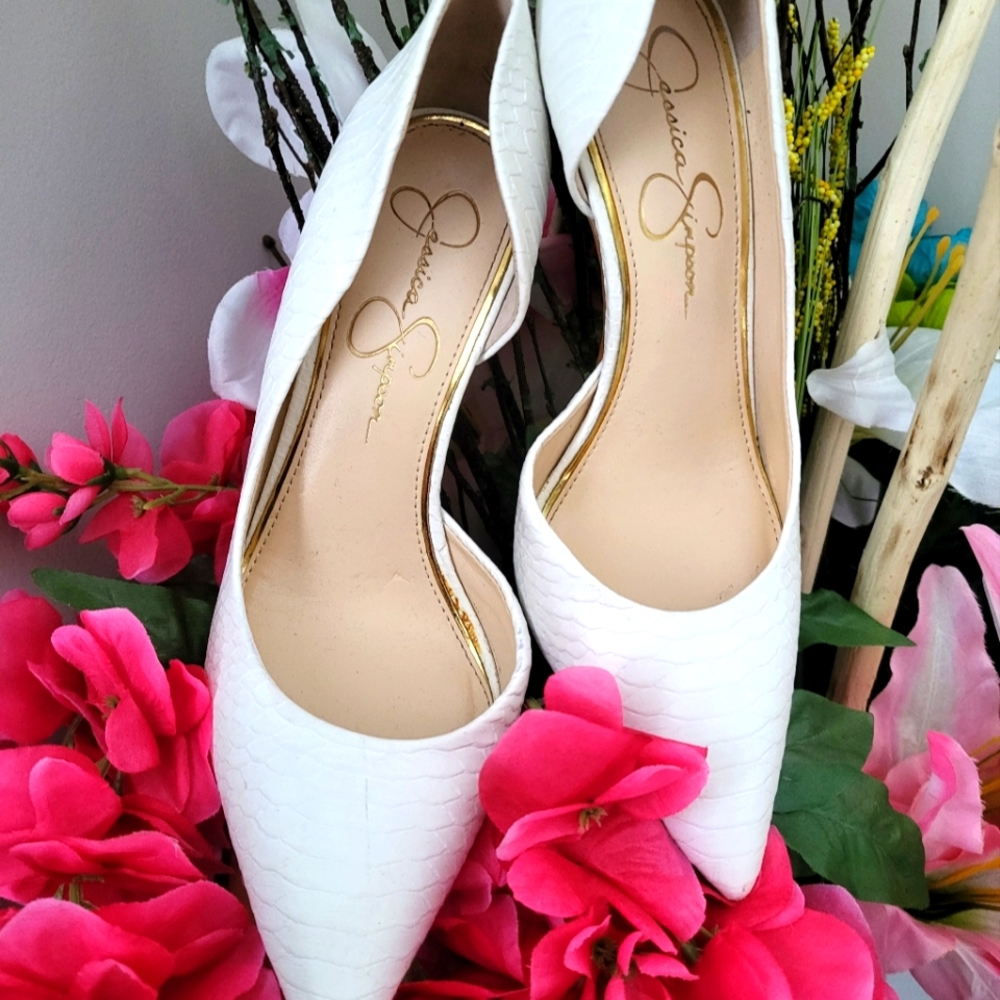Gorgeous White Jessica Pimpson Pumps